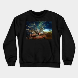 THE LION FISH IN ALL IT'S GLORY ON THE REEF DESIGN Crewneck Sweatshirt